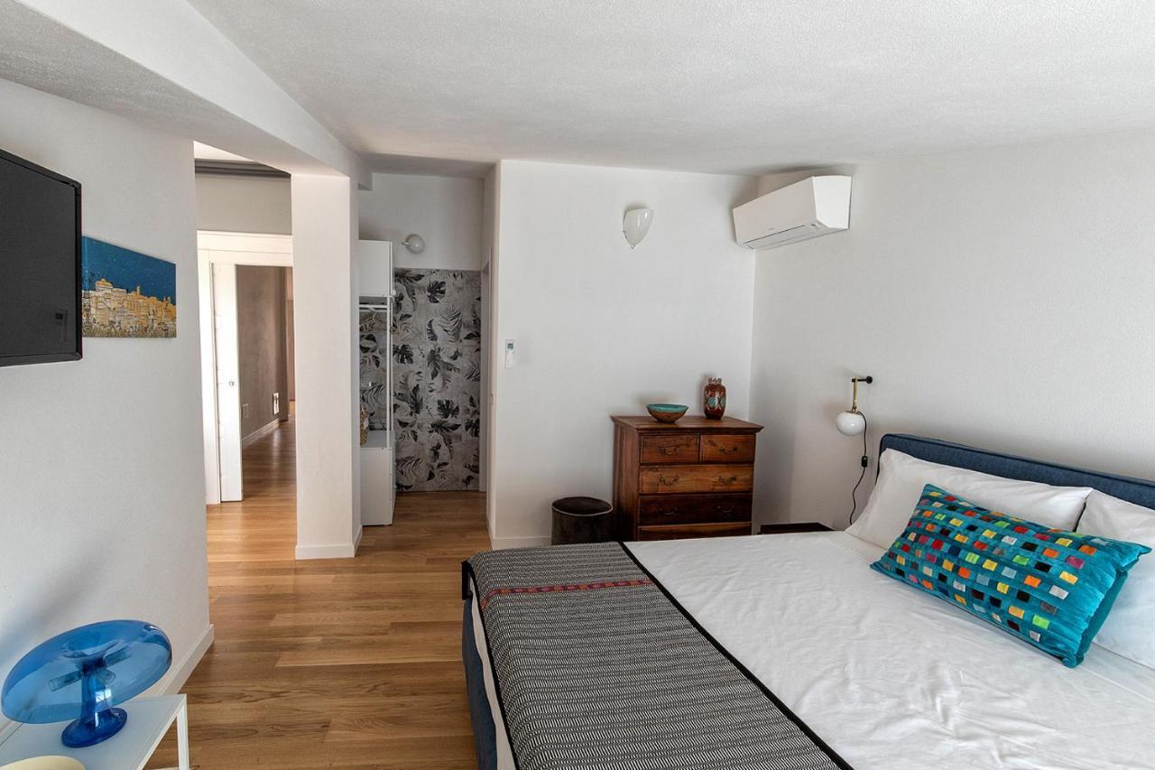 Bed and Breakfast Bisu Isola Di Сант-Антиоко Экстерьер фото